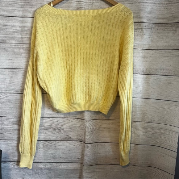 Hollister Yellow Soft Warm Cropped V Neck Sweater Size Large - Picture 3 of 7